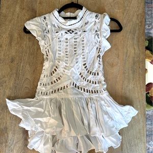 Free people white fluttery top w/ open back